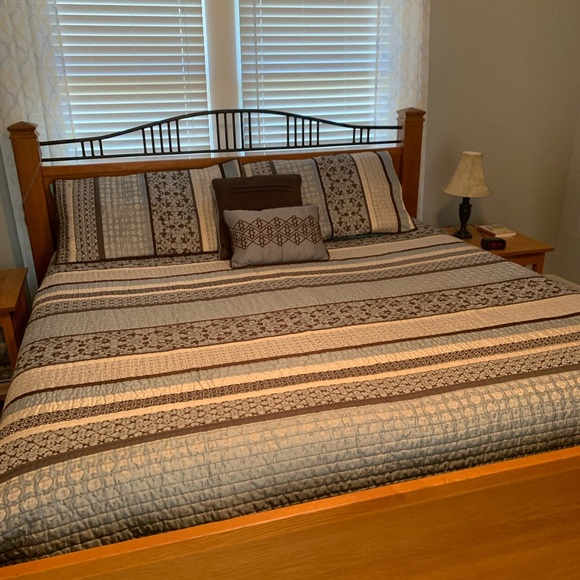 KING BEDSPREAD (ONLY USED ONCE)